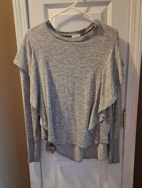 Eyeshadow Gray Ruffle-Sleeve Sweatshirt